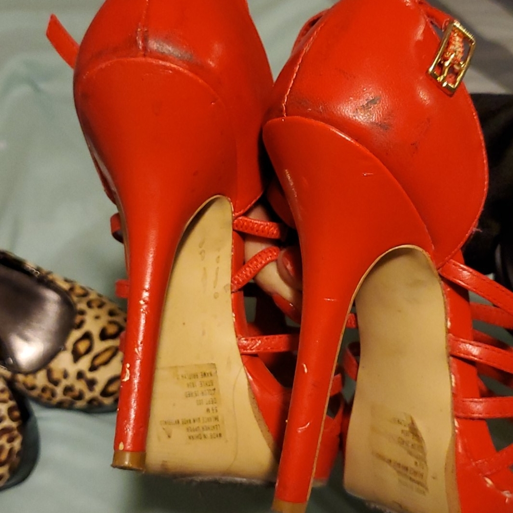 Get all 4 pair!! As is! 2 pair size 5 & 2 pair 5.5 - Picture 9 of 12